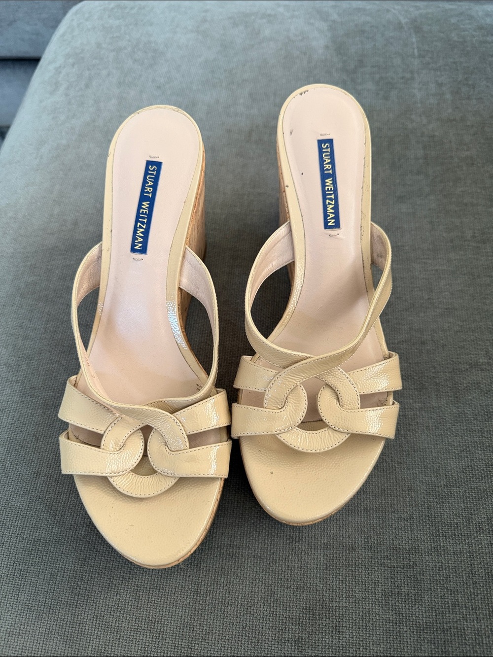 Stuart Weitzman Cream Patent Leather Knot-Detail Slide Sandals